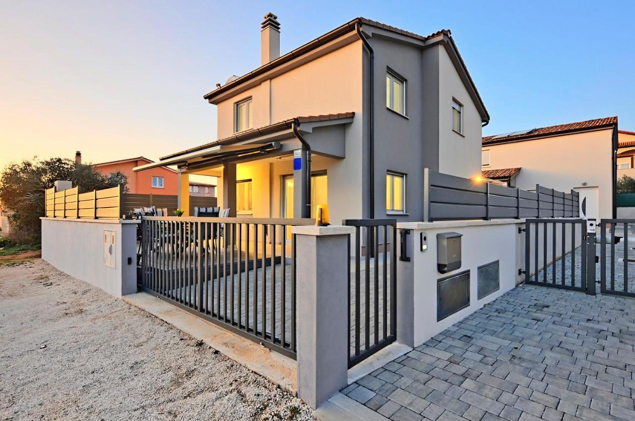 Casa Tara Three-Bedroom Holiday Home بولا المظهر الخارجي الصورة