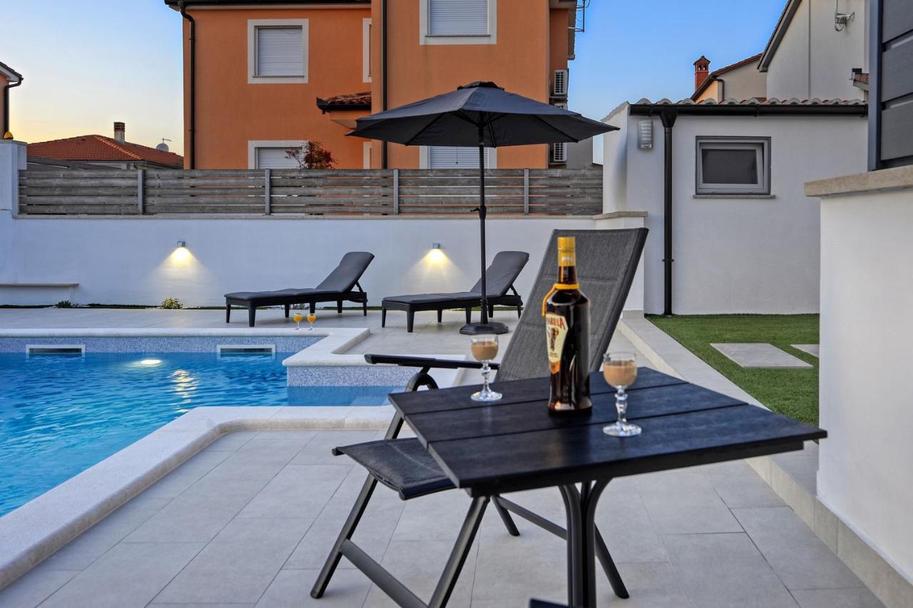 Casa Tara Three-Bedroom Holiday Home بولا المظهر الخارجي الصورة