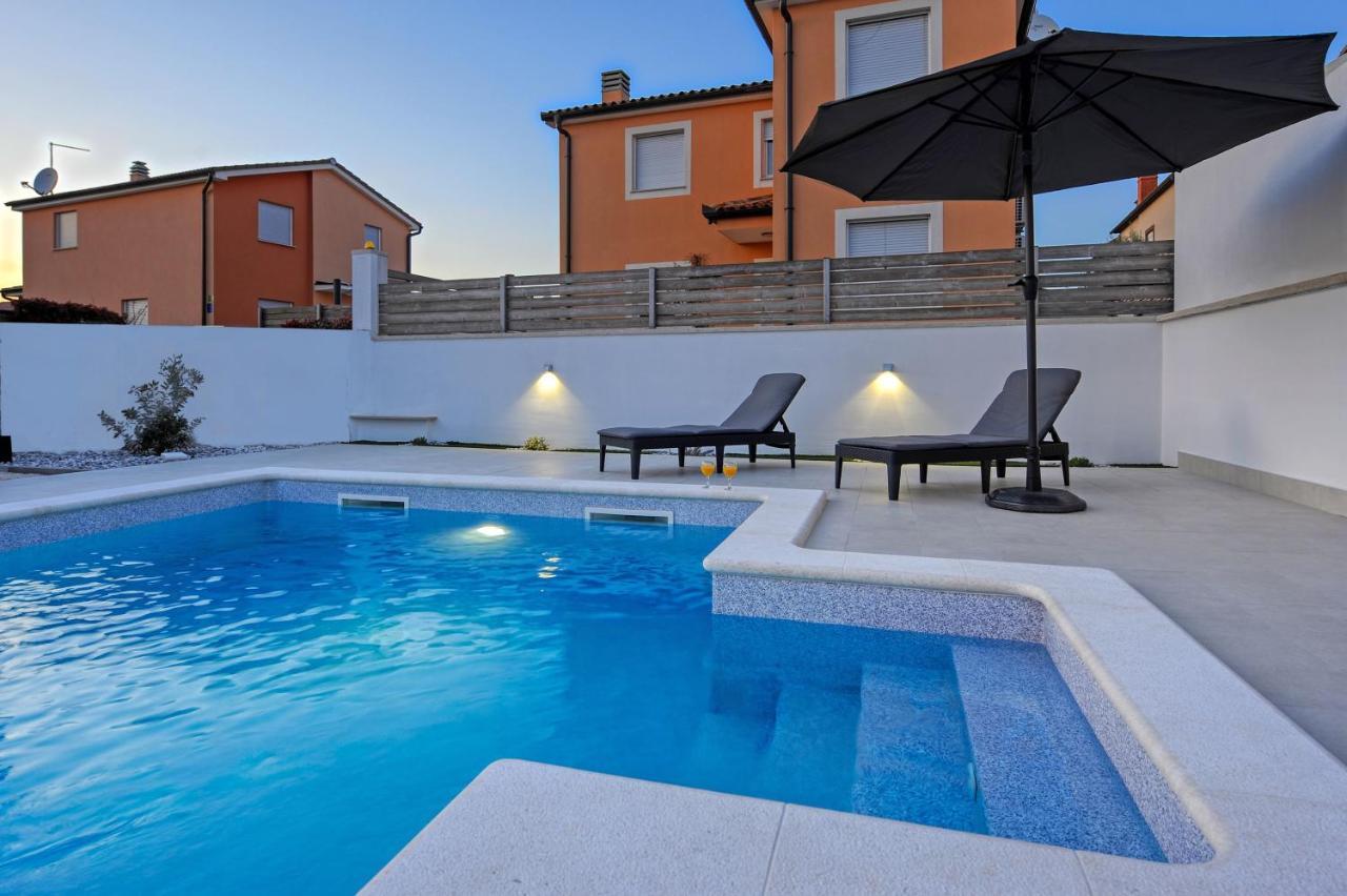 Casa Tara Three-Bedroom Holiday Home بولا المظهر الخارجي الصورة