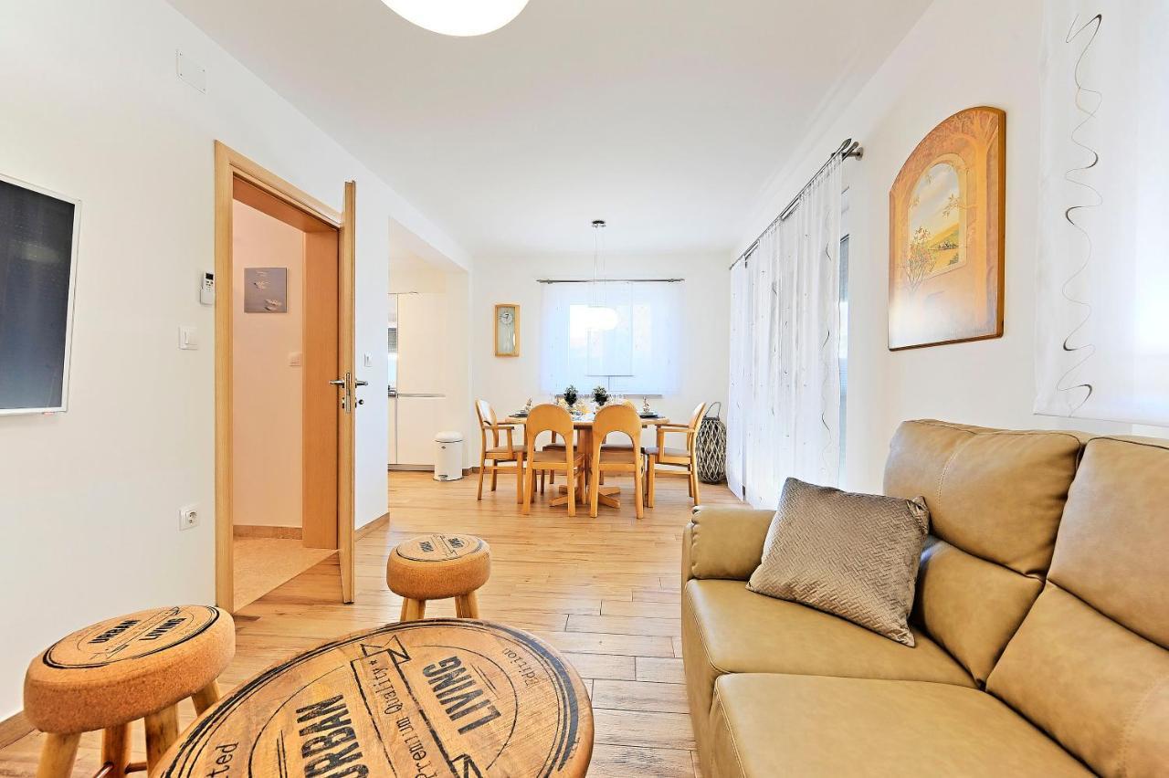 Casa Tara Three-Bedroom Holiday Home بولا المظهر الخارجي الصورة