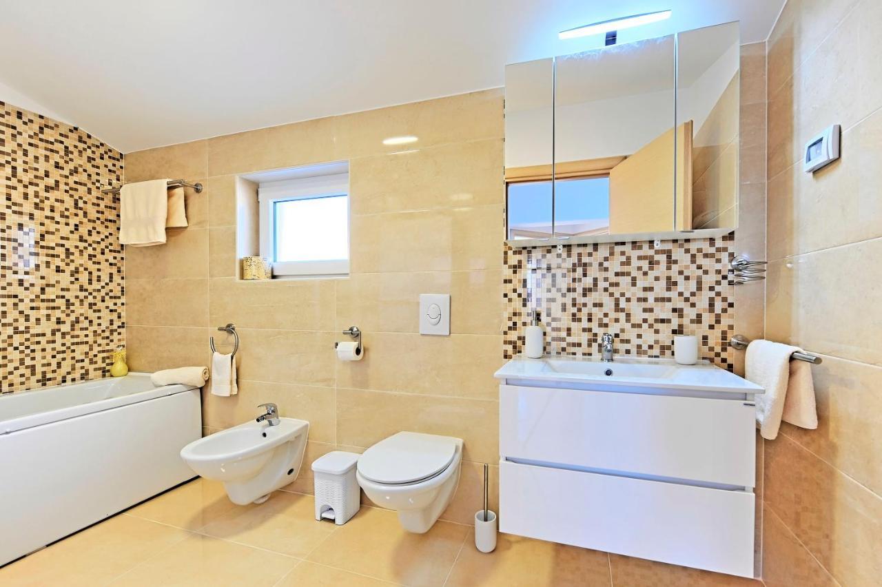 Casa Tara Three-Bedroom Holiday Home بولا المظهر الخارجي الصورة