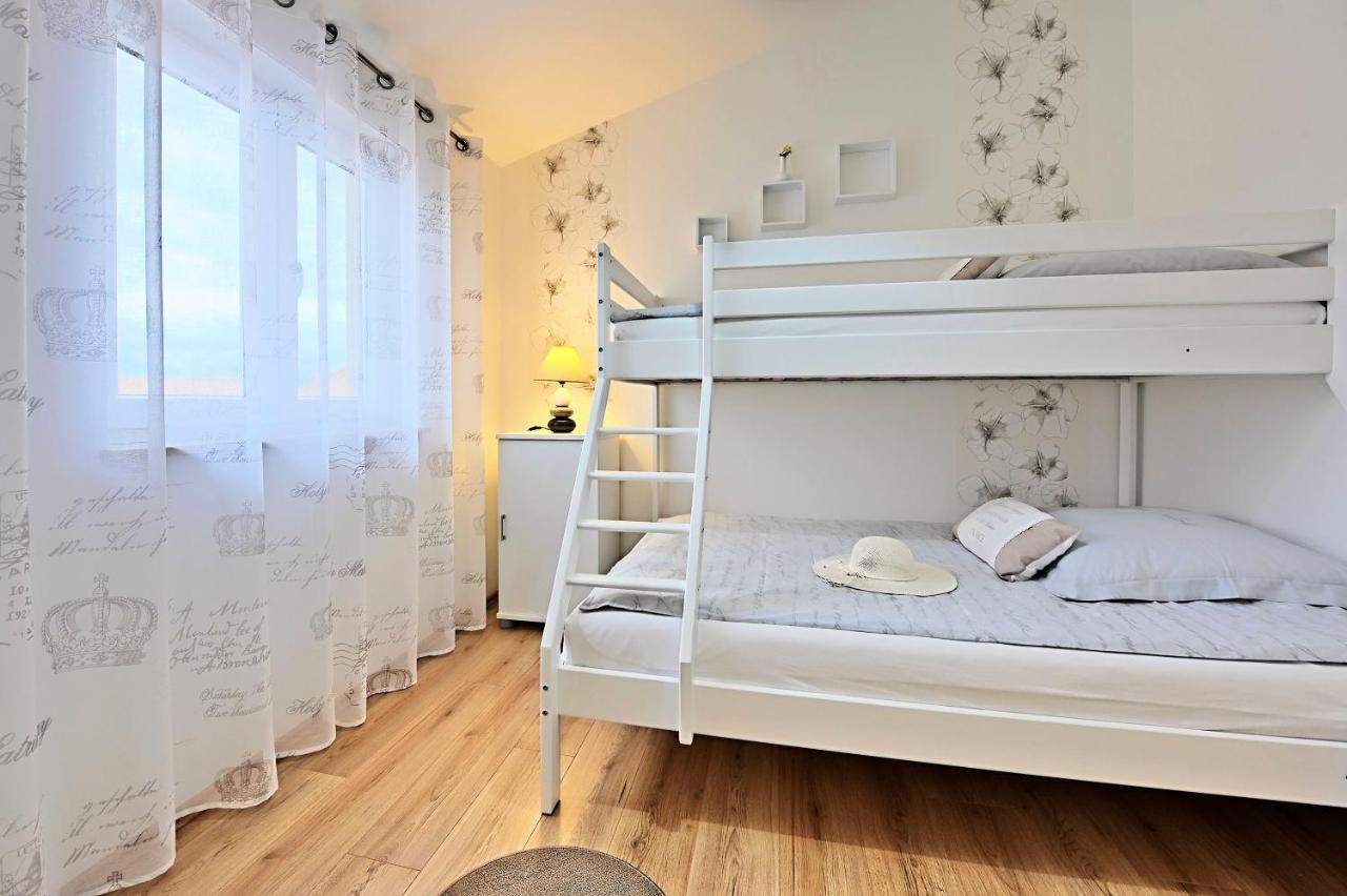 Casa Tara Three-Bedroom Holiday Home بولا المظهر الخارجي الصورة
