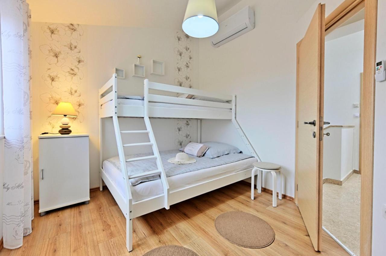 Casa Tara Three-Bedroom Holiday Home بولا المظهر الخارجي الصورة
